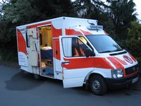 Maintower Bericht im hr-Fernsehen Deutschlands erste Tierärztin mit einem zur rollenden Tierarztpraxis umgebauten Rettungswagen